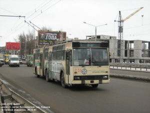 Троллейбус DAC-217E возле ст. метро Ботанический сад, г. Харьков, 20.12.2007.